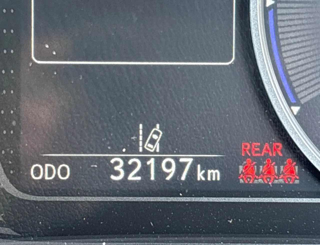 Lexus UX 250h Hybrid (2023) — photo 2