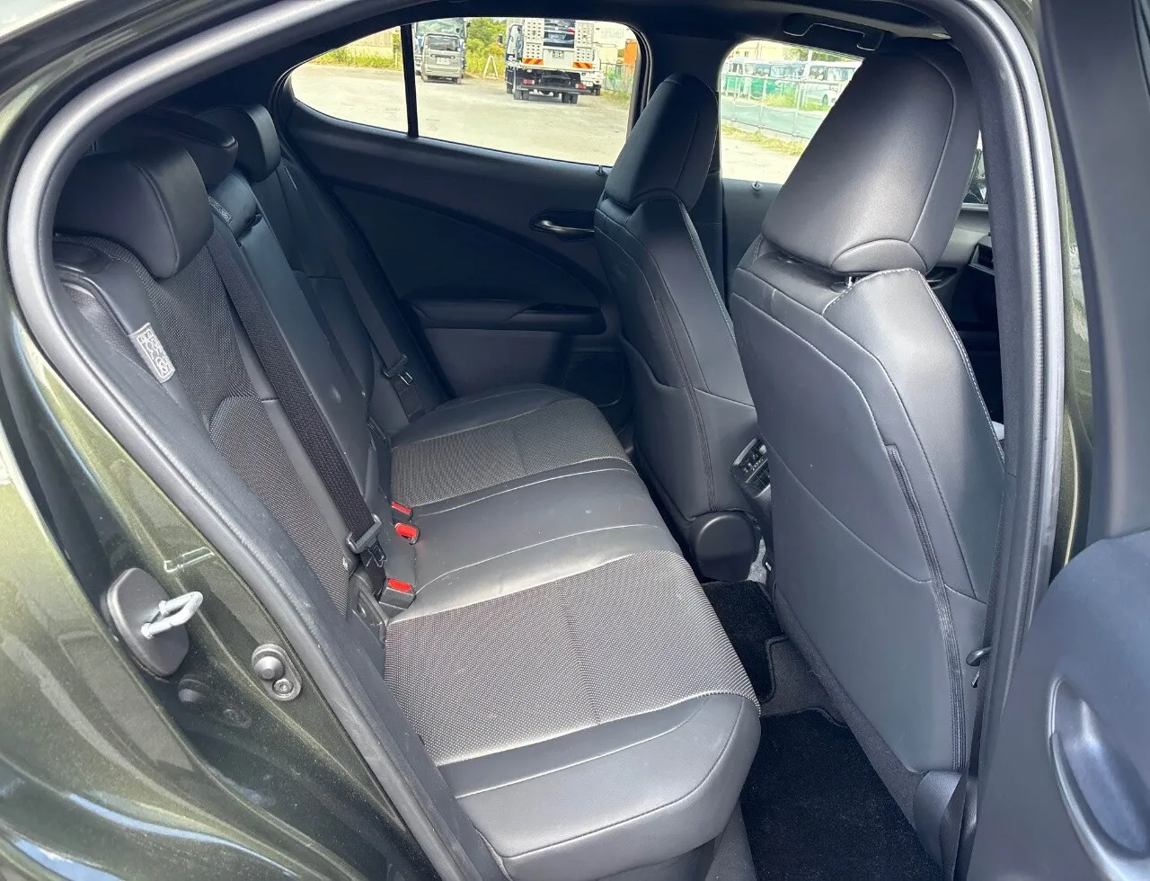 Lexus UX 250h Hybrid (2023) — photo 4