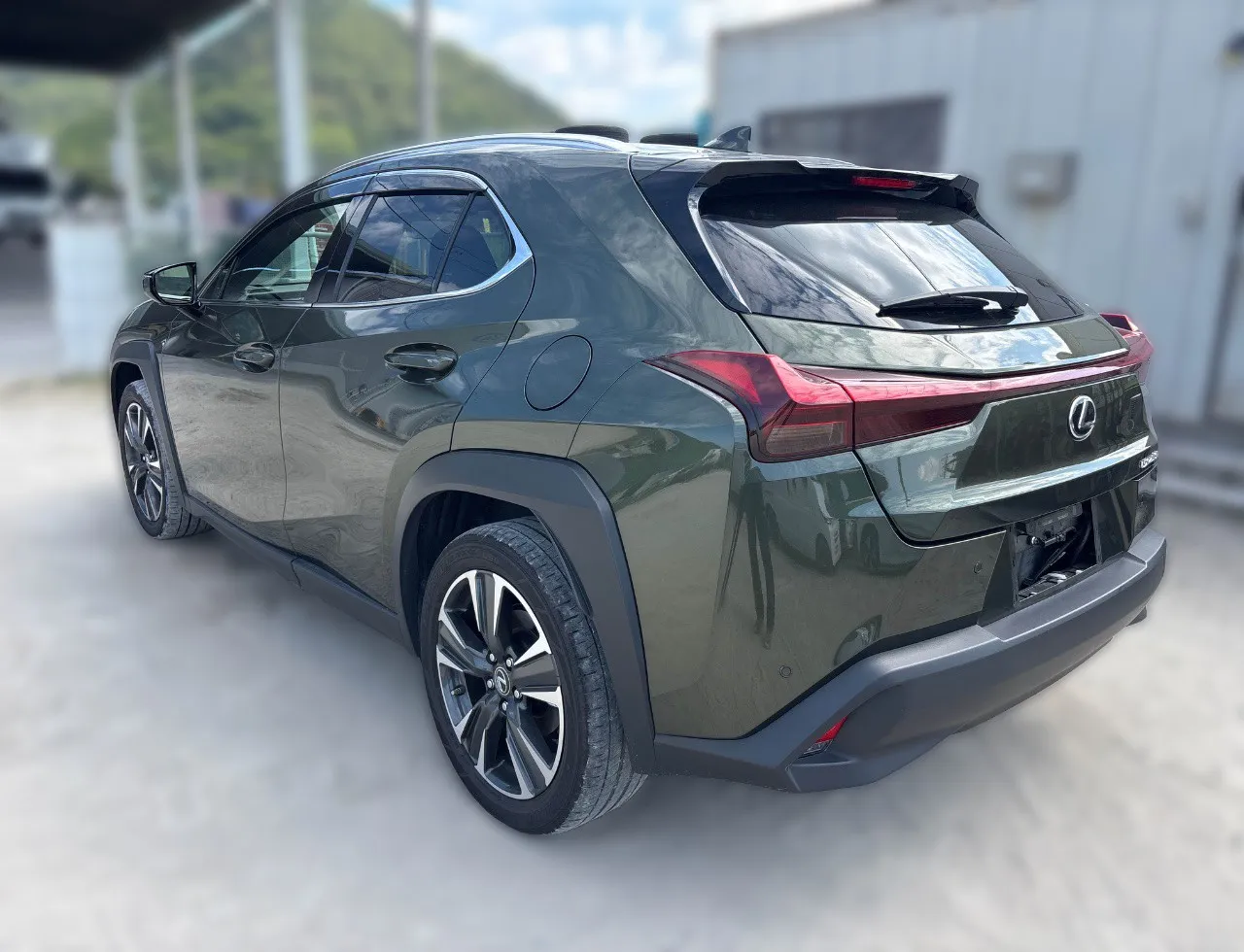 Lexus UX 250h Hybrid (2023) — photo 8